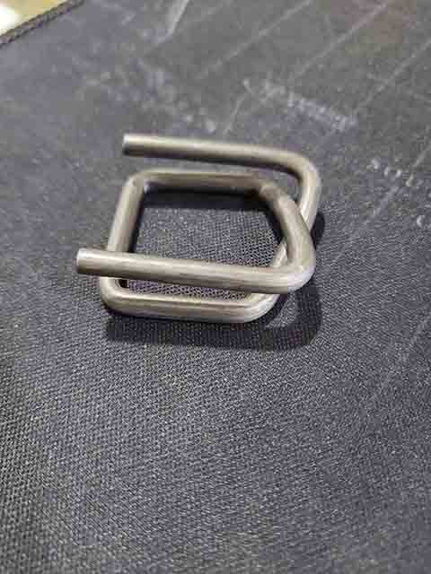 19 mm strap wire buckle machine is shipping to RAJKOT, India,The mechanical strap wire buckle machine is fast and stable which can make buckles as fast as 50 pieces/minute.4000